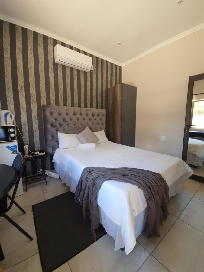 Maraba Manor Hotel Vryburg Exterior photo